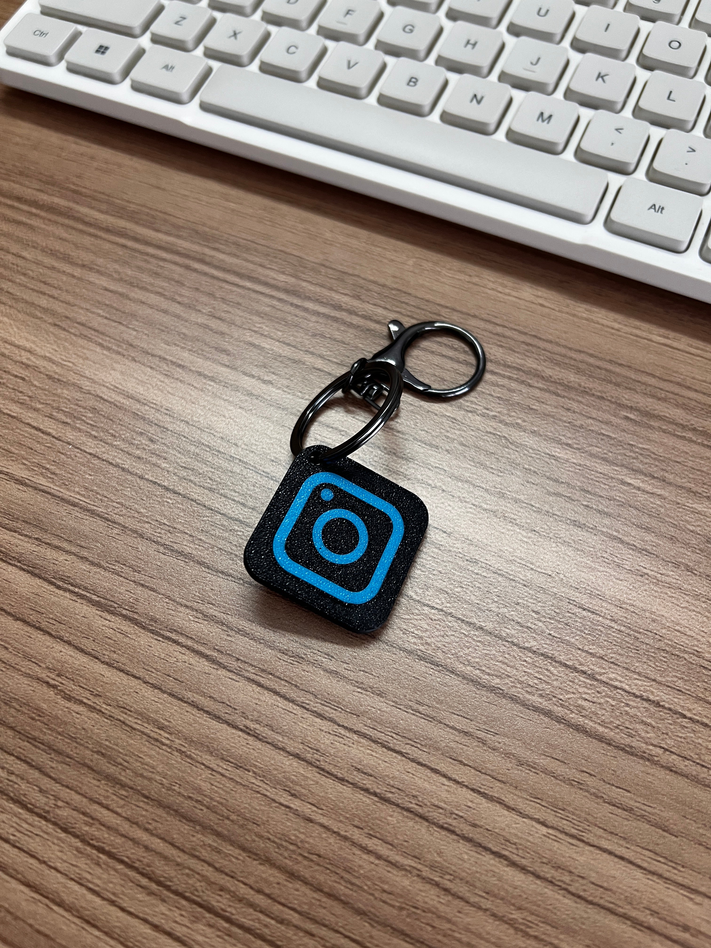 The 'Tap & Go' Smart Keychain 🗝️⚡