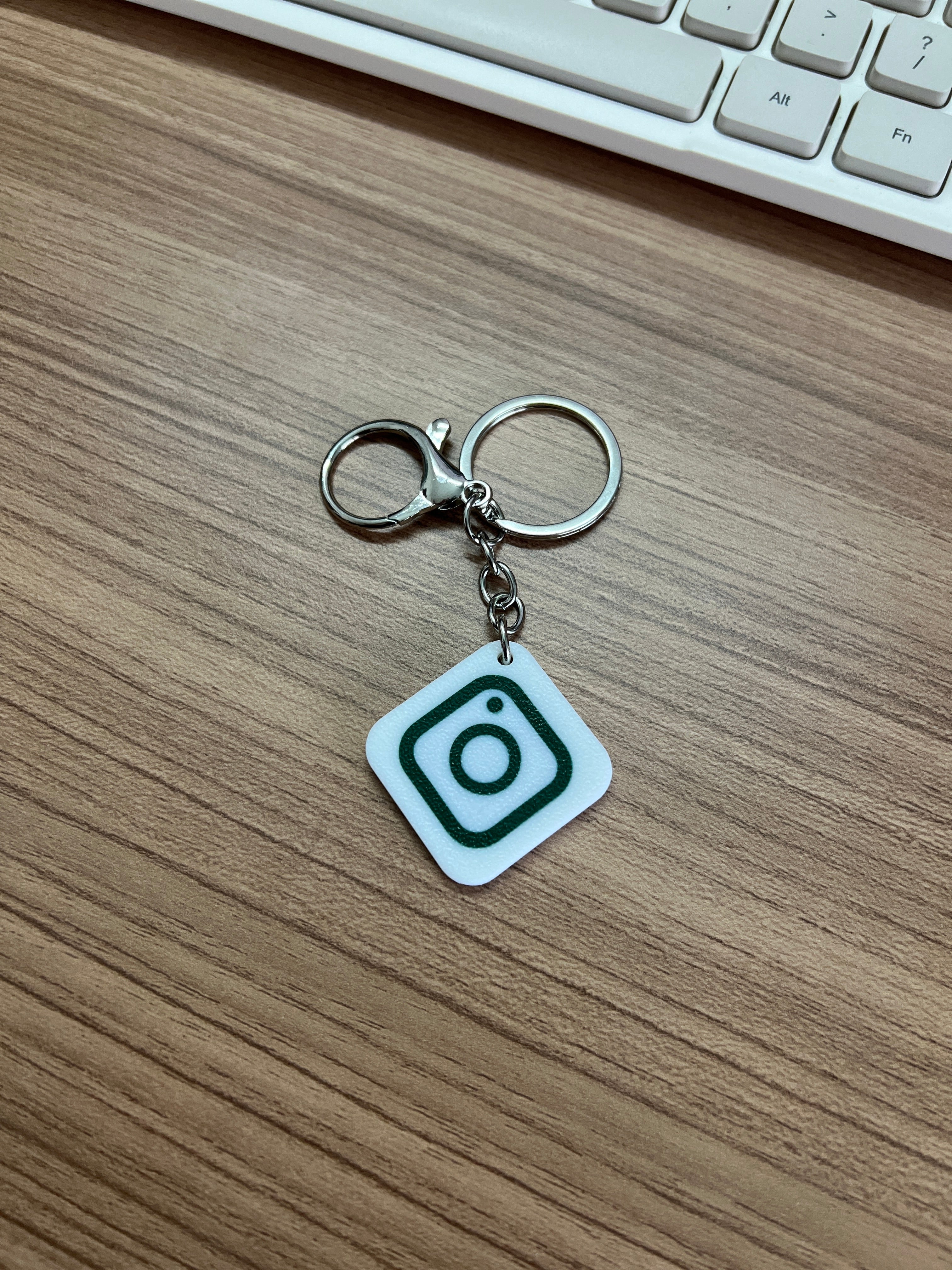 The 'Tap & Go' Smart Keychain 🗝️⚡